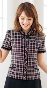 en joie(アンジョア) 26310 首元がフリルで大人可愛いチェック柄のオーバーブラウス 93-26310