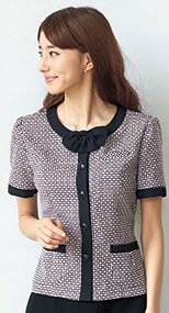 en joie(アンジョア) 26490 白×ピンクの花がらドットで愛されスタイルのオーバーブラウス 93-26490