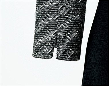 スリットのある袖だから窮屈になりづらい