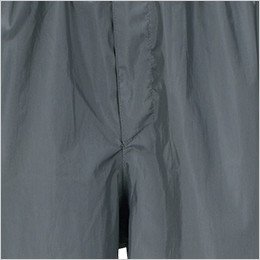 ツッパリ感のない適度な深さの股上設計