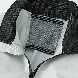 背中から首廻りを効率よく涼しくできる伸縮メッシュ