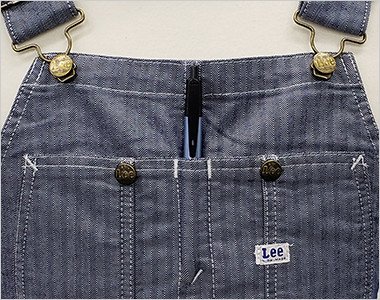 ペンやドライバーをさせるポケット(深さ 約6cm)