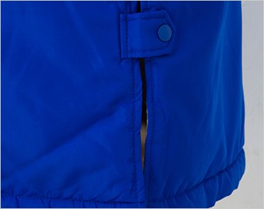 留め具付きのスリット