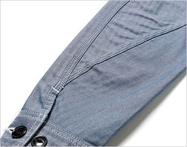 LWB03001 Lee ジップアップジャケット(女性用) 立体的な3枚袖仕様で、調節可能なボタン付き