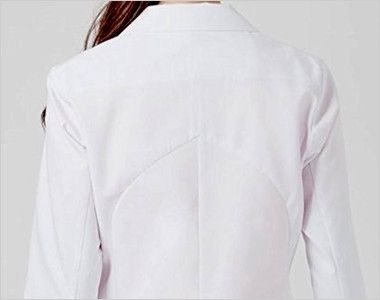 HI401 ワコール レディースドクターコート シングル(女性用) 肩から脇のラインに沿った生地カッティング。肩から脇にかけての生地の伸縮方向を設計しました。